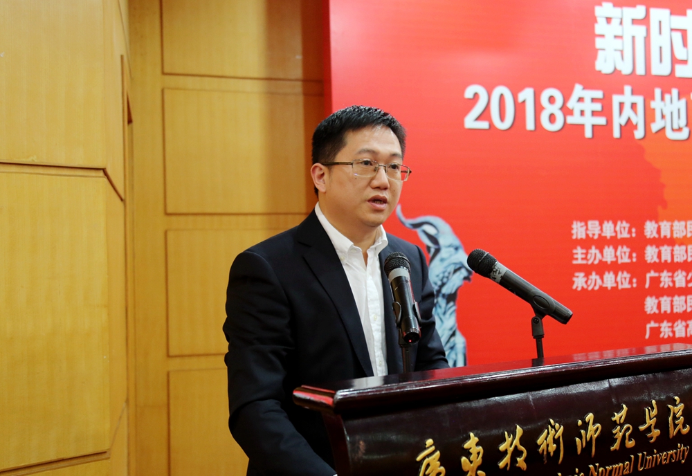 图为赵建武副主任讲话图为凌靖波书记致辞会上,学院党委书记凌靖波